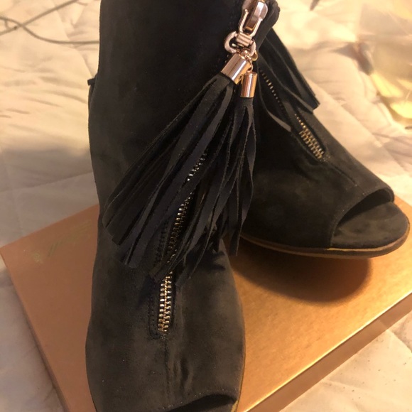 Peek a boo dark gray Sandles - Picture 4 of 11